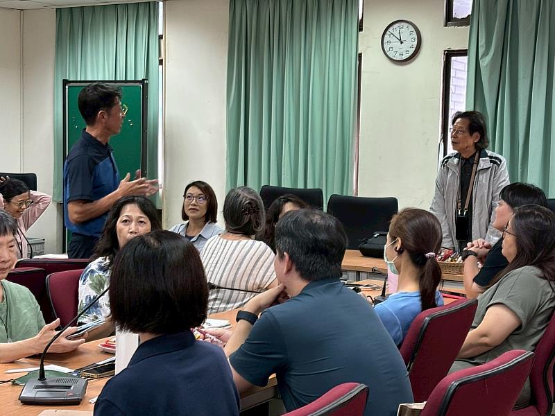 吳靜吉名譽教授和與會老師對談交流