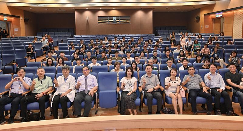 高雄醫學大學學士後醫學系舉辦「114年度新生座談暨家長說明會」