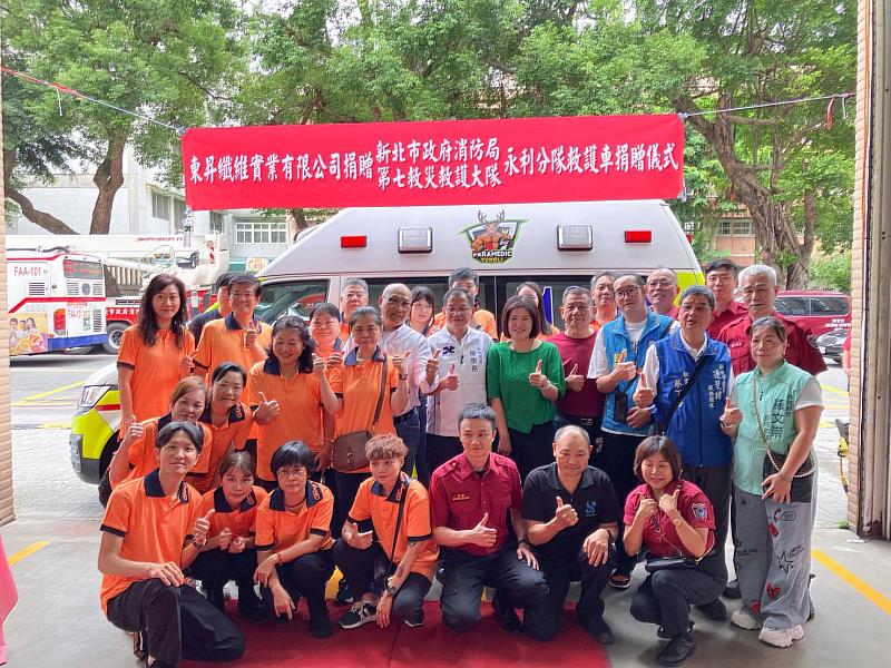 東昇纖維團隊合影