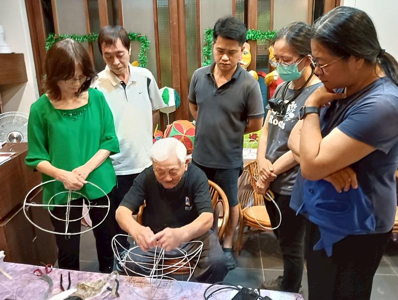 蕭在淦藝師講解元寶燈製作技巧