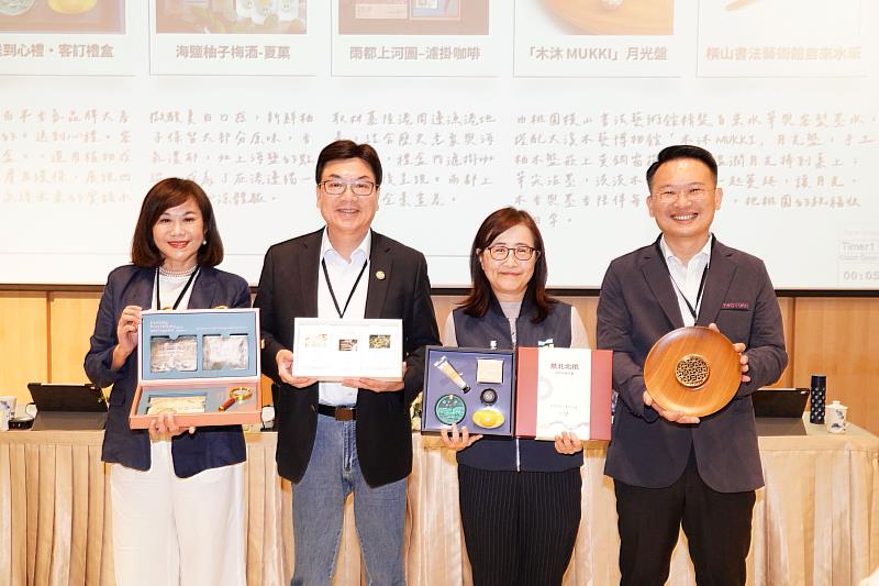 基北北桃合作交流平台第5次副市長層級會議在新北市美術館召開，4位副市長互贈特色禮品