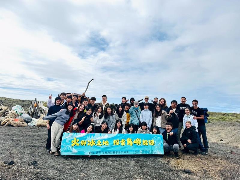 乘船出海賞鯨,奇遇海豚與鯨魚