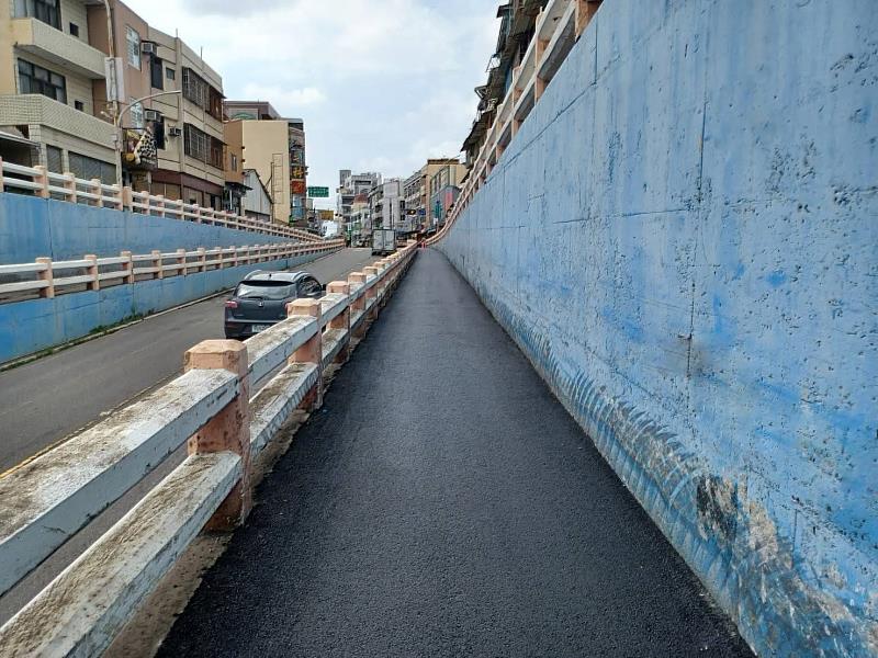 文化路地下道(機車道)路面完成鋪設 提升機車行車舒適與安全