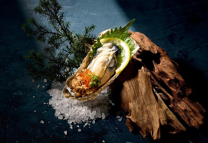 藝奇用整桌極炙鮮美寵愛爸爸,內用套餐就送牡蠣雙味佐鮭魚卵。