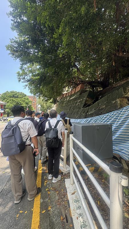 專家學者與相關單位進行會勘，初步評估修復方向與搶修方案。