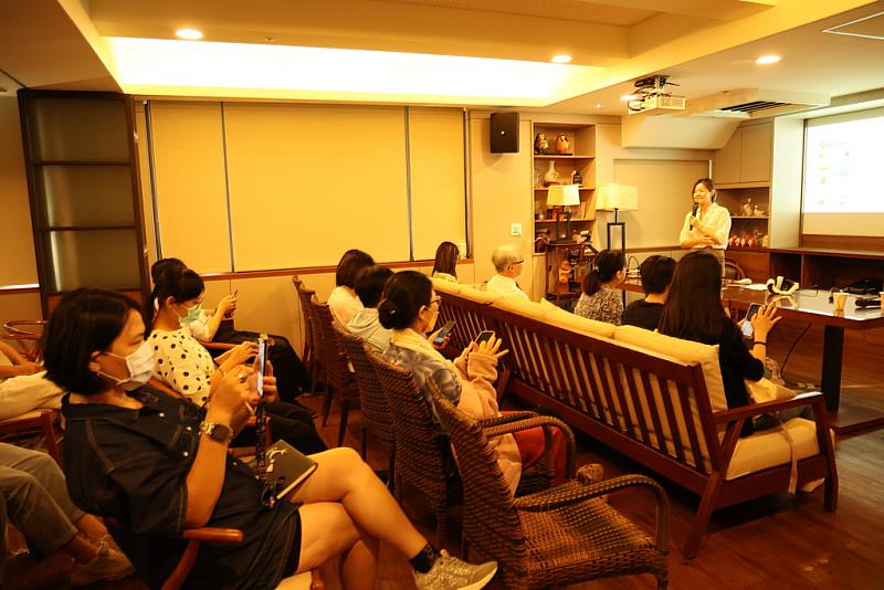 花蓮慈濟醫院心蓮病房邀請心理學家、虛擬實境圓夢療法創始人胡潔玲博士，以臨床實例分享「心願成真：虛擬實境陪伴生命的最後旅程」。