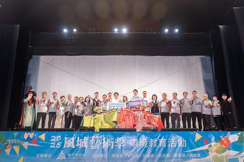 2025風城藝術節完美落幕，《紙風車的魔法書》壓軸登場。