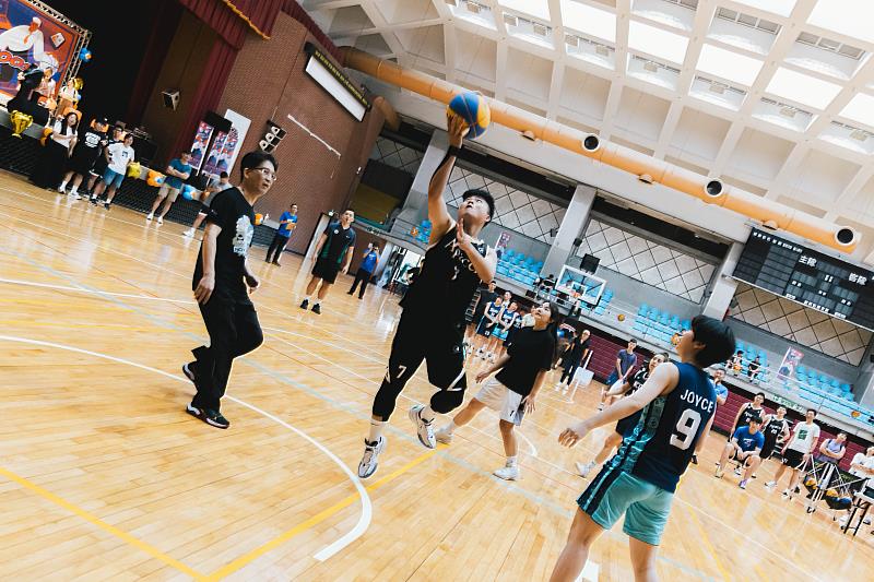 現場選手奮力應戰