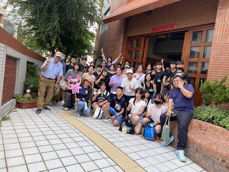 國立臺南生活美學館與新港文教基金會青年見學計畫-新港慢步香-大合影