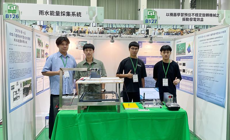 淡江航太參展團隊合影，由左至右：王浩宇、歐德樑、黃嚴樂、李振榮。（圖／淡江大學提供）
