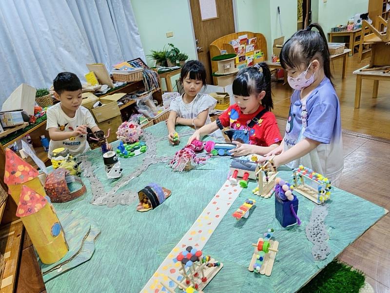 大庄附幼「點和線相遇」幼兒們在遊戲與探究中，逐步建構對世界的理解，也激發出無限創意。