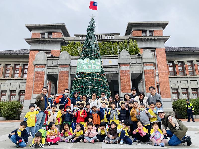私立光明幼兒園「新竹趴趴GO」透過觀察古蹟建築了解竹塹城的歷史故事，讓教室不只是學習的空間，更是文化傳承與創意萌芽的起點。
