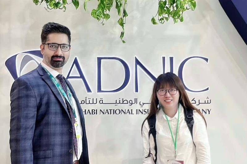 在杜拜的COP28與跨國保險公司交流。