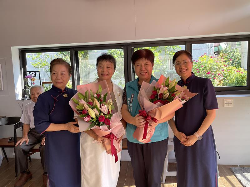 嘉義縣新港國小退休校長嚴玉真榮獲教育奉獻獎