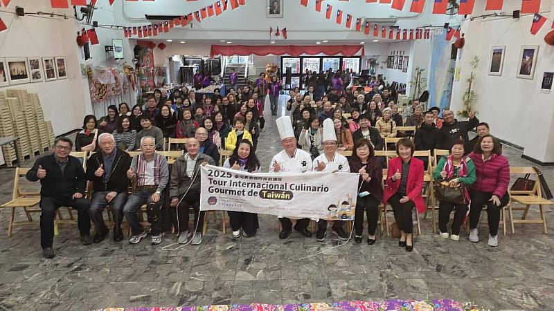 「2025年台灣美食廚藝講座」與會全體合影