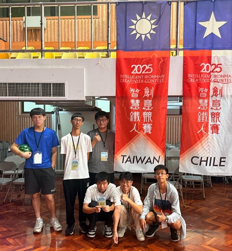 歷經複賽作品遺失的挫折後，中信國際高中代表隊咬緊牙關重拍影片，最終成功挺進「2025智慧鐵人創意競賽決賽」，展現絕不放棄的精神與毅力。（圖／中信國際高中提供）