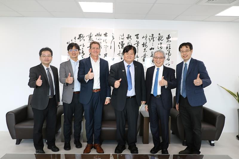 洪明奇校長、鄭隆賓執行長、陳悅生主秘及郭錦輯副院長接待歡迎以色列席巴醫療中心代表Eyal Zimlichman教授。