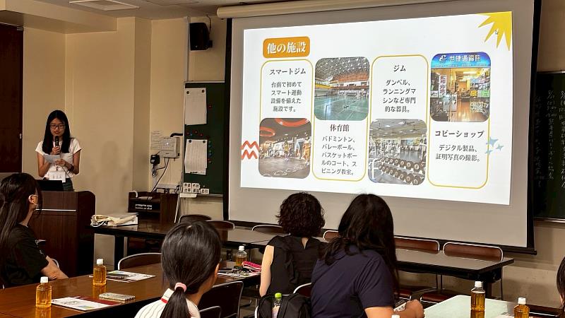 應日系學生向日本同學介紹長榮大學