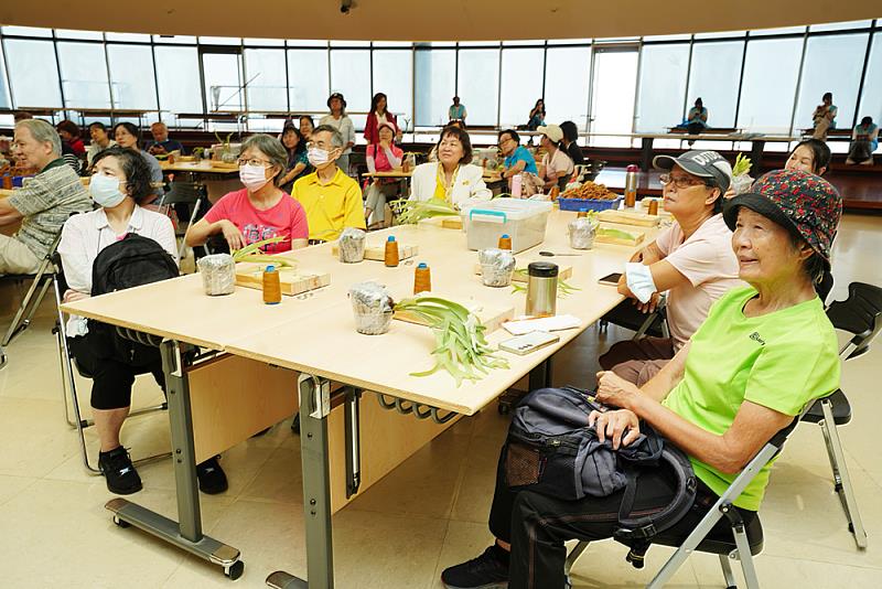 114學年度「樂齡大學」秋季班招生，歡迎全台年滿55歲、熱愛學習的長者踴躍報名，開啟充滿活力與成就的新人生。