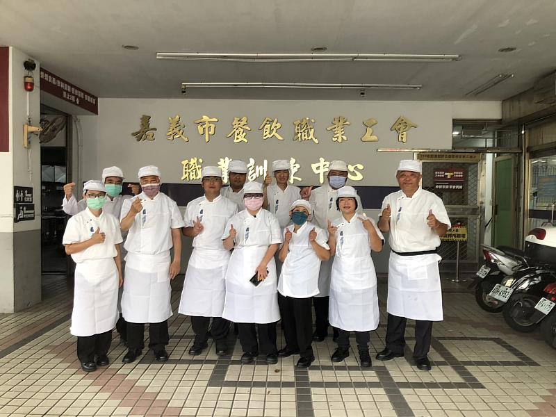 雲林縣身障職訓班7位學員考取中餐丙級證照(在嘉義市餐飲職業工會考取證照)
