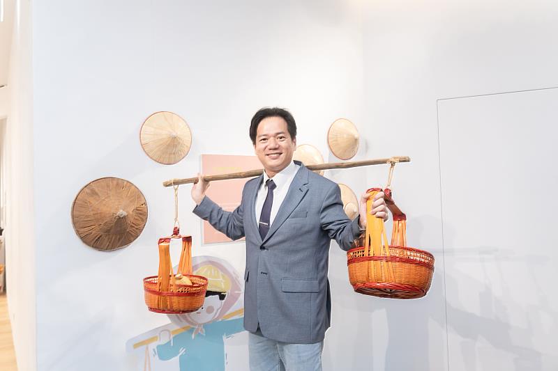 代理市長邱臣遠參展體驗客家文化