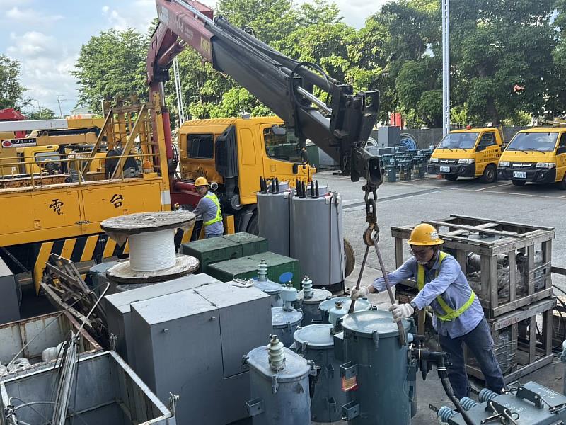 因應楊柳颱風進逼,台電已完成防災設備及備料盤點作業,動員全台搶修人力、備妥車輛與機具待命,全力嚴防颱風災情。