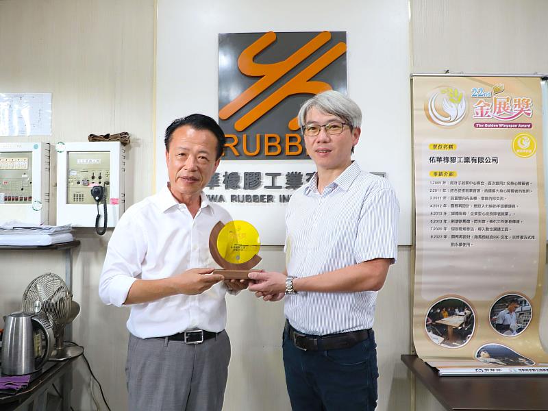 嘉義縣首間榮獲金展獎企業 運用職務再設計讓身障員工穩定就業