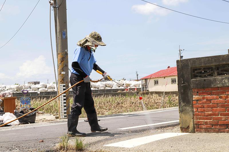 翁章梁關心災後清溝、消毒及大型家具清運，籲民眾慎防楊柳颱風