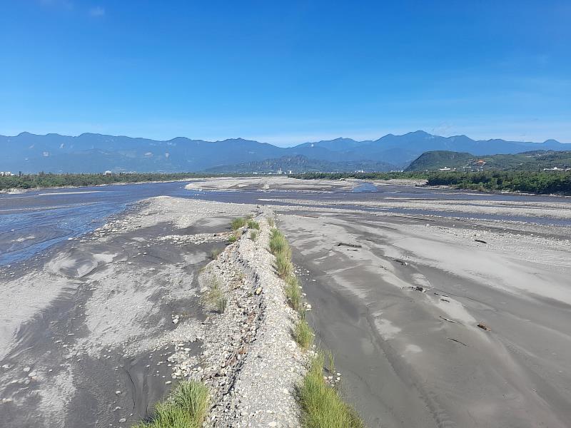 楊柳颱風外圍環流影響 強風恐致卑南溪揚塵 縣府籲民眾防颱並加強防護