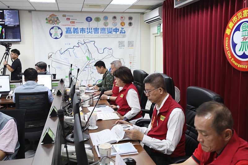 防範楊柳颱風 嘉市災防中心一級開設 黃敏惠市長指揮防颱應變 (2)