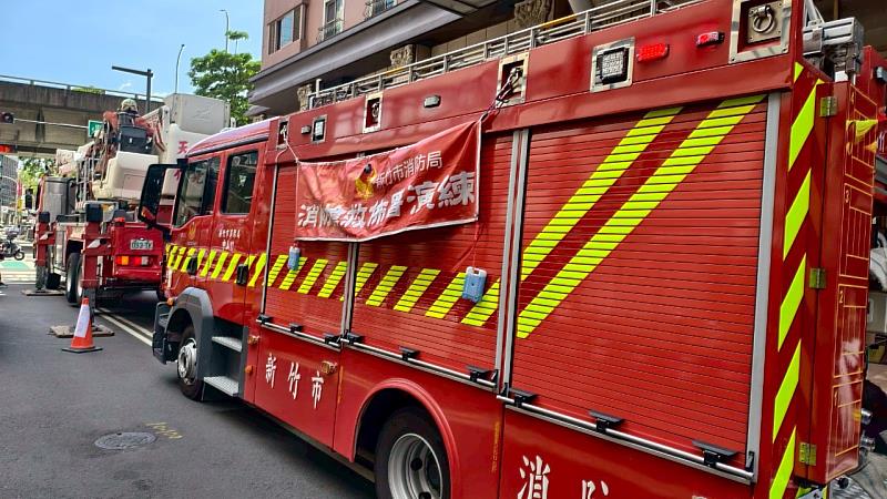 消防局進行大規模消防搶救演練