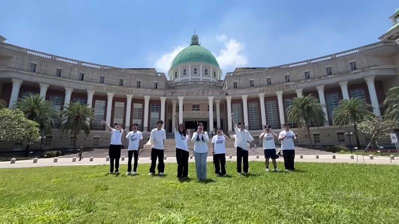亞大學生競爭力強，如護理系「啡凡之旅，齡活好咖」團隊，開創全台護理系入選「大專生洄游農村競賽」駐村紀錄。