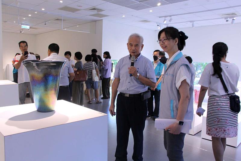 新竹市秘書長張治祥觀展。