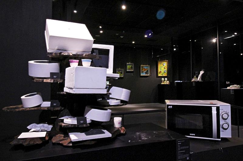 第一特展室展出作品《窯變之路》／陳宗漢。
