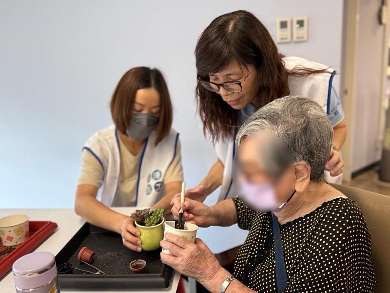 植愛於心 志工同行 送暖進長照共創長輩歡笑日