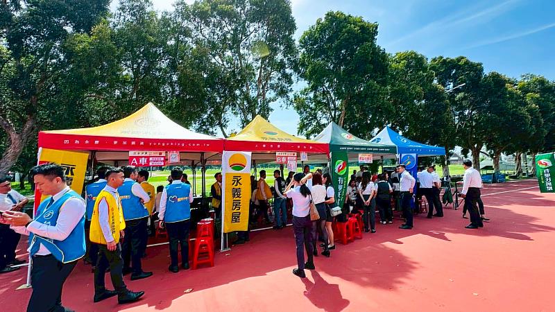 永慶加盟四品牌竹苗區經管會號召四品牌同仁參與捐血活動，2天共募得1362袋血袋。(永慶房產集團提供)