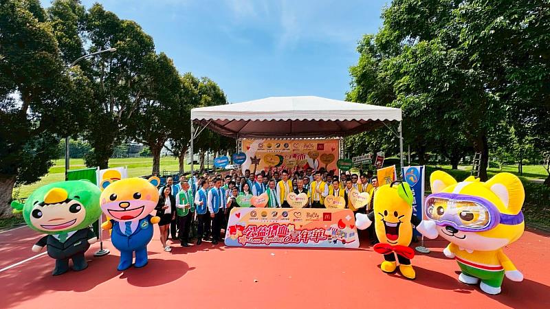 永慶加盟四品牌竹苗區經管會8月8日竹南運動公園的場次，派出四隻集團吉祥物，吸引民眾前來捐血活動，當天共募得447袋(永慶房產集團提供)