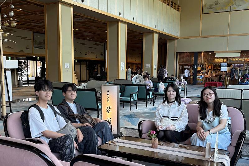 學生於琴参閣飯店實踐房務管理,深刻體驗日本職場文化的細膩與尊重。