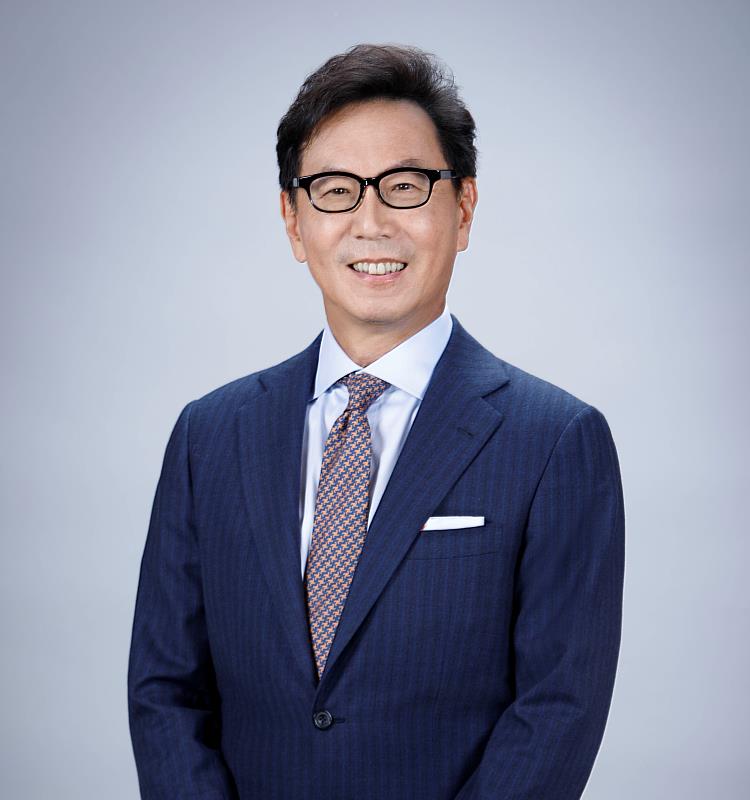 台灣大哥大董事長蔡明忠表示，台灣大獲得美國《TIME》雜誌「2025全球最永續企業」國際指標性獎項，這份榮耀具體反映全體團隊長期在ESG實踐的用心，更鼓舞台灣產業在全球永續進程上扮演更積極的角色。