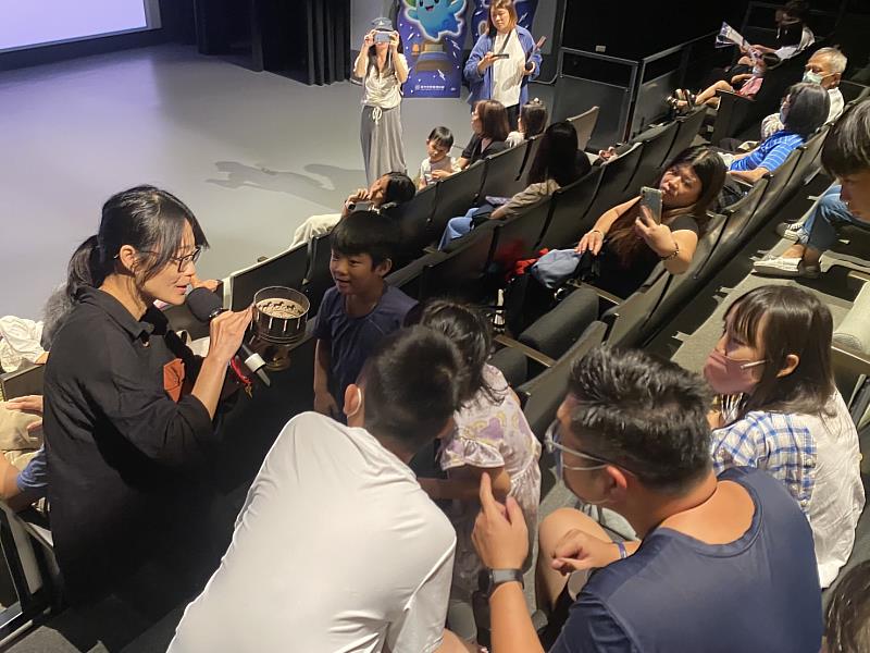 老師透過映後座談激發孩童對影像生成的興趣