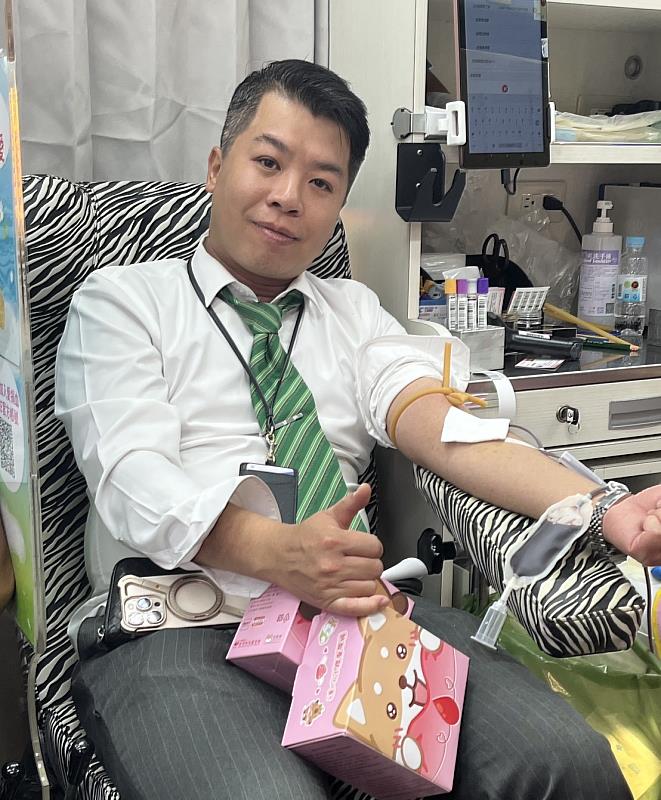 許多同仁也挽起袖子參與活動，為第一線醫療體系補足能量。圖片來源：永慶房產集團