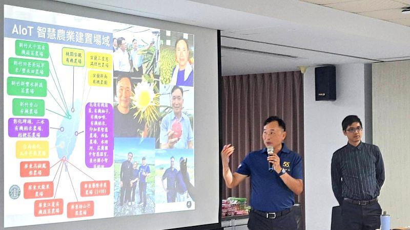 南臺科大黃能富校長在「AI Maker種子師訓營」中，向高中職教師介紹全台5G+AIoT智慧農業系統架構與建置場域。校長致力於將AI技術從校園推向產業，以「玩農業 學AI」的精神，解決農民痛點，實踐AIoT智慧農業願景。