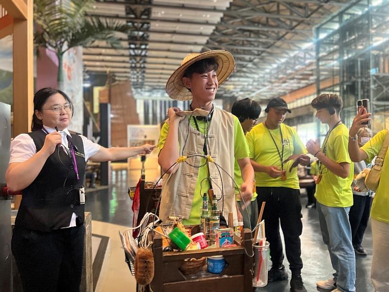 團員前往國立臺灣歷史博物館導覽解說臺灣文化歷史