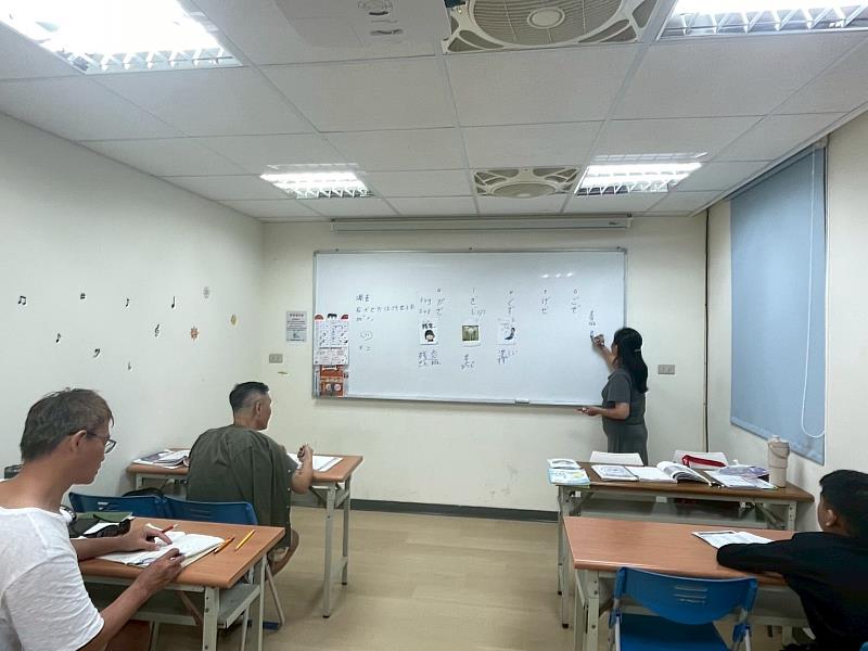 在輕鬆有趣的氛圍中,一起邊看邊學,輕鬆掌握日語發音及應用