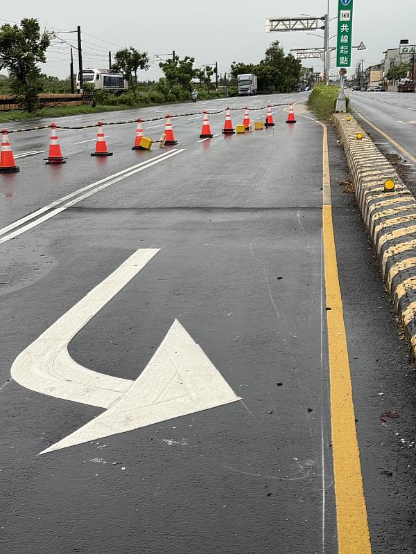 翁章梁關心台1線水上段道路下陷修復工程