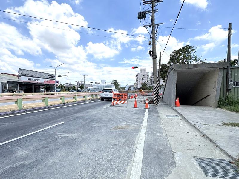 翁章梁關心台1線水上段道路下陷修復工程