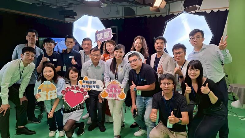 新創會員於 AI 應用新場景合照,推動創新與成長並進