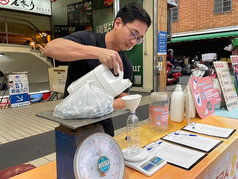 東縣環保局攜手家樂福 19日起連續辦理兩天 自備容器 燈管、電池、高壓瓶罐回收好康活動