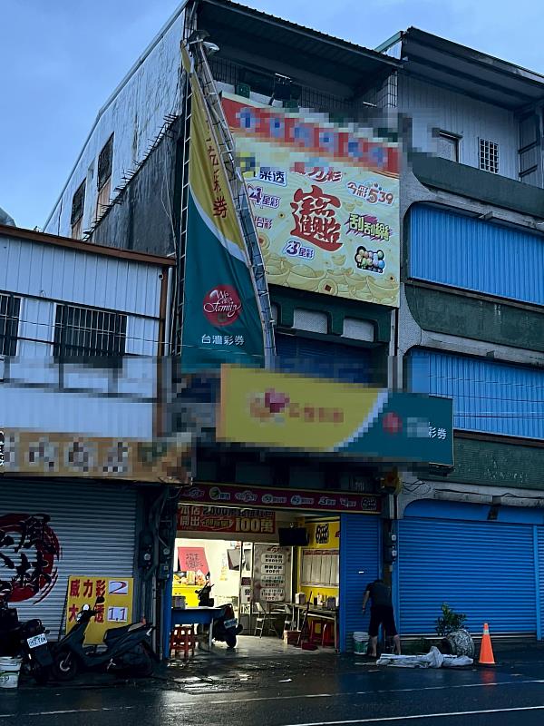 颱風過後 臺東縣府呼籲道路通行時請多注意危險廣告物 避免意外發生 保障自身生命財產安全