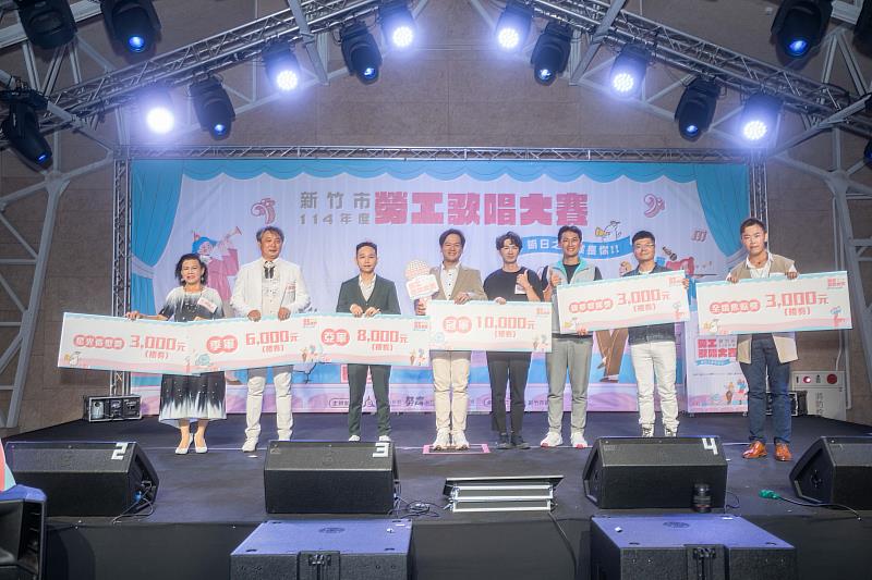 代理市長邱臣遠頒發工會組獎項
